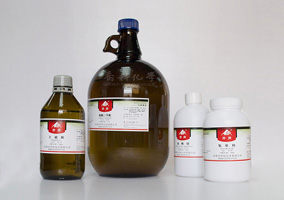 尿囊素；1-脲基间二氮杂茂烷-2,4-二酮